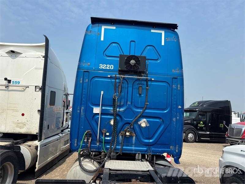 Freightliner Cascadia 126 6x4 T/A Sleeper Truck Tractor (Inoper Autotractoare