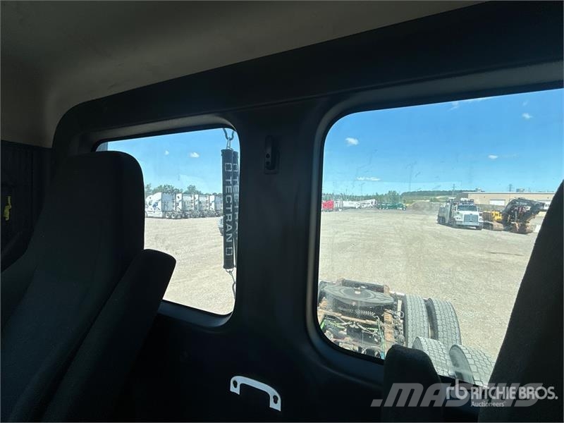 Freightliner Cascadia 126 Tractor Units