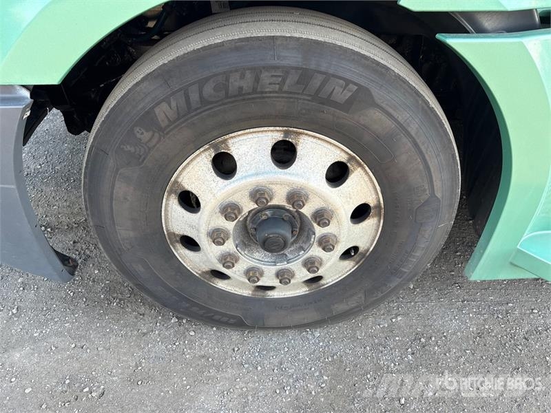 Freightliner Cascadia 126 T/A Sleeper Truck Tractor Sattelzugmaschinen
