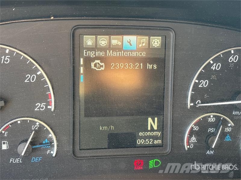 Freightliner Cascadia 126 6x4 T/A Sleeper Truck Tractor Седельные тягачи