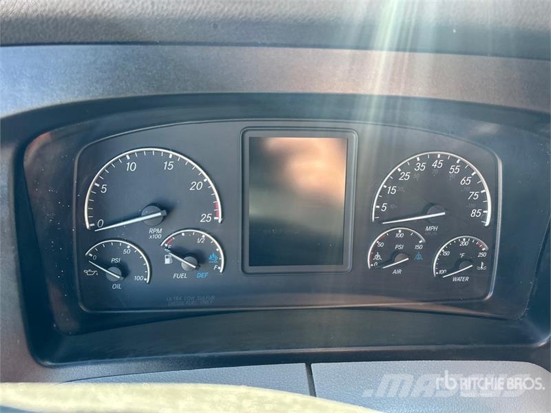 Freightliner Cascadia 126 6x4 T/A Sleeper Truck Tractor وحدات الجر