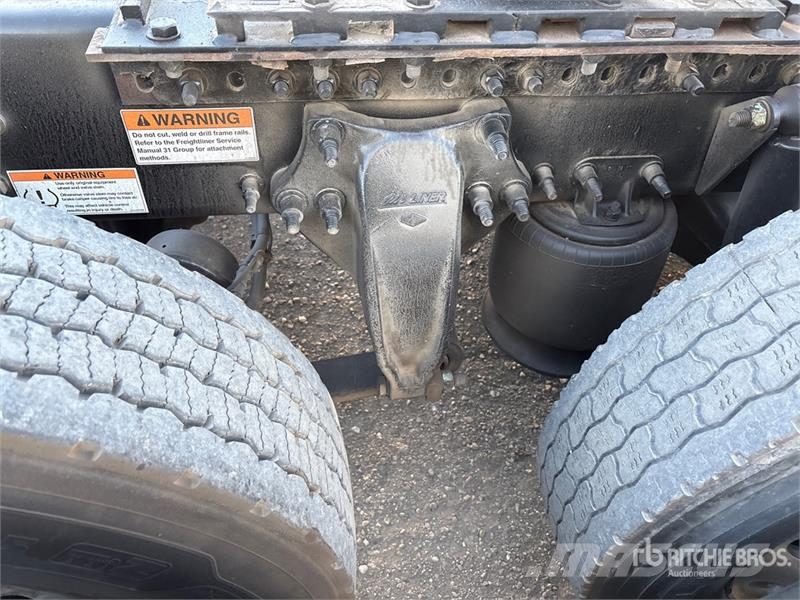 Freightliner Cascadia 126 6x4 T/A Sleeper Truck Tractor Седельные тягачи