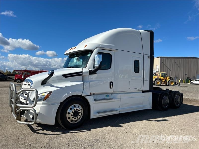 Freightliner Cascadia 126 6x4 T/A Sleeper Truck Tractor وحدات الجر