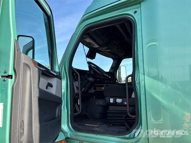 Freightliner Cascadia 126 T/A Sleeper Truck Tractor Sattelzugmaschinen