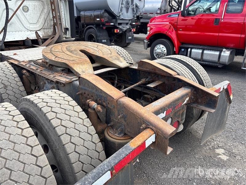 Freightliner Cascadia 125 6x4 T/A Sleeper Truck Tractor Trekkvogner