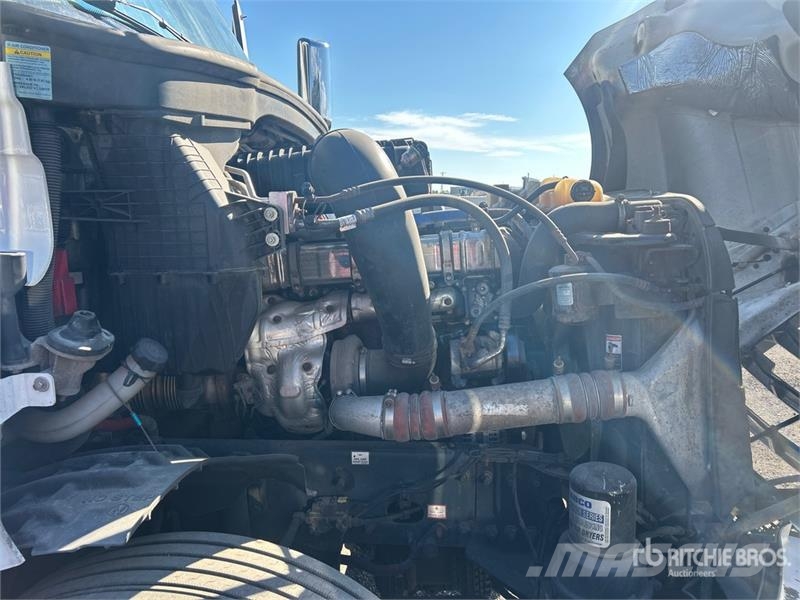 Freightliner Cascadia 126 6x4 T/A Sleeper Truck Tractor Nyergesvontatók