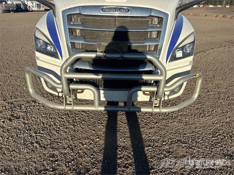 Freightliner Cascadia 126 وحدات الجر