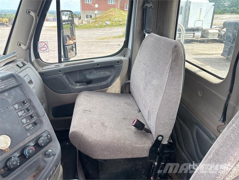 Freightliner Cascadia 113 Vetopöytäautot
