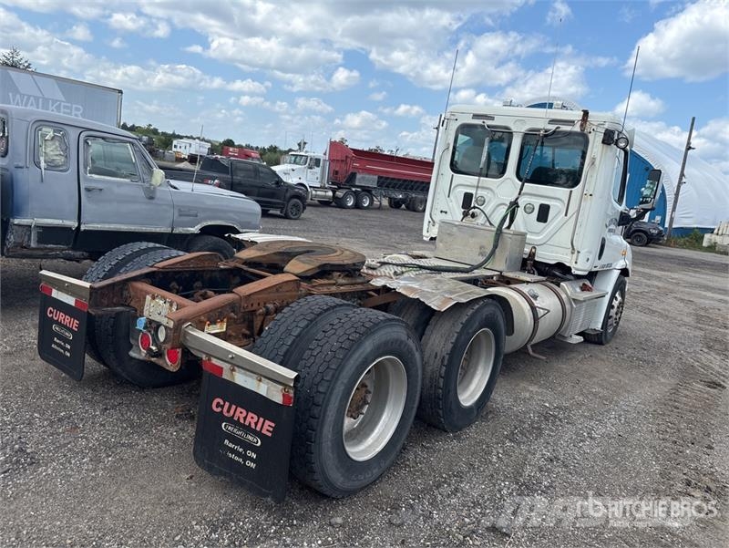 Freightliner Cascadia 113 Vetopöytäautot