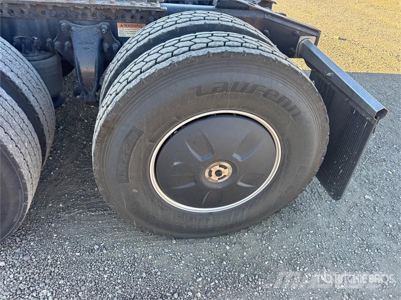 Freightliner Cascadia 126 وحدات الجر