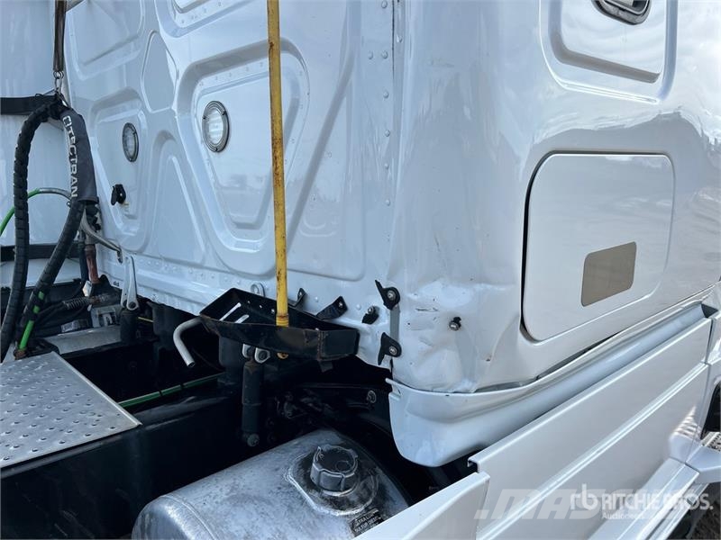 Freightliner Cascadia 126 وحدات الجر