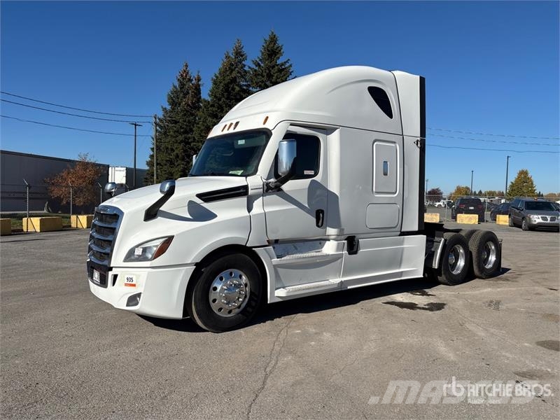 Freightliner Cascadia 126 6x4 T/A Sleeper Truck Tractor Тягачі
