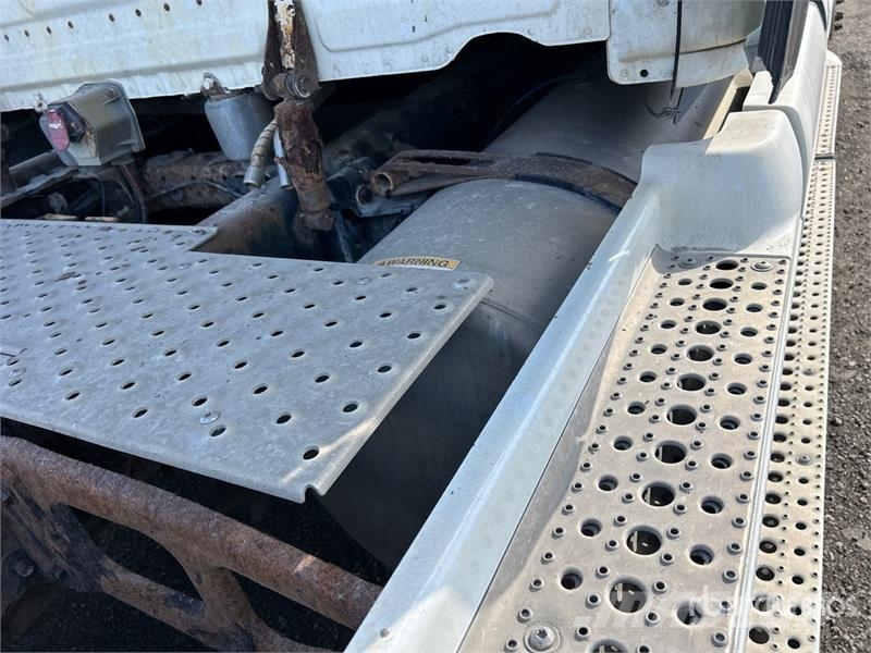 Freightliner Cascadia 125 6x2 T/A Sleeper Truck Tractor وحدات الجر