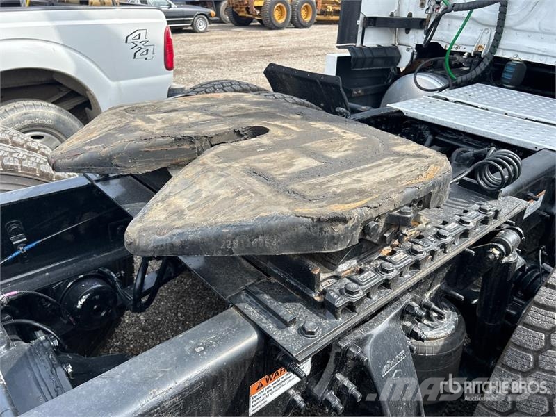 Freightliner Cascadia 126 6x4 T/A Sleeper Truck Tractor Truck Tractor Units