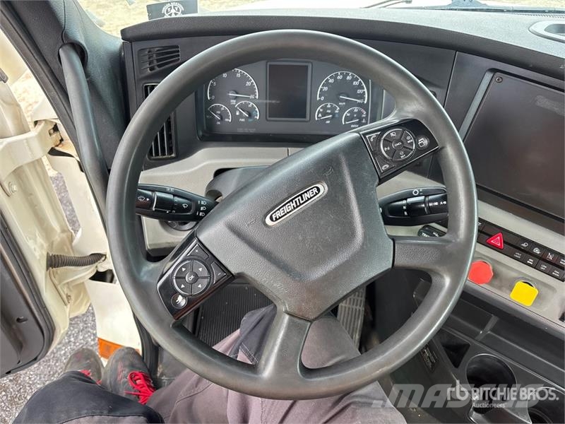 Freightliner Cascadia 126 Vetopöytäautot