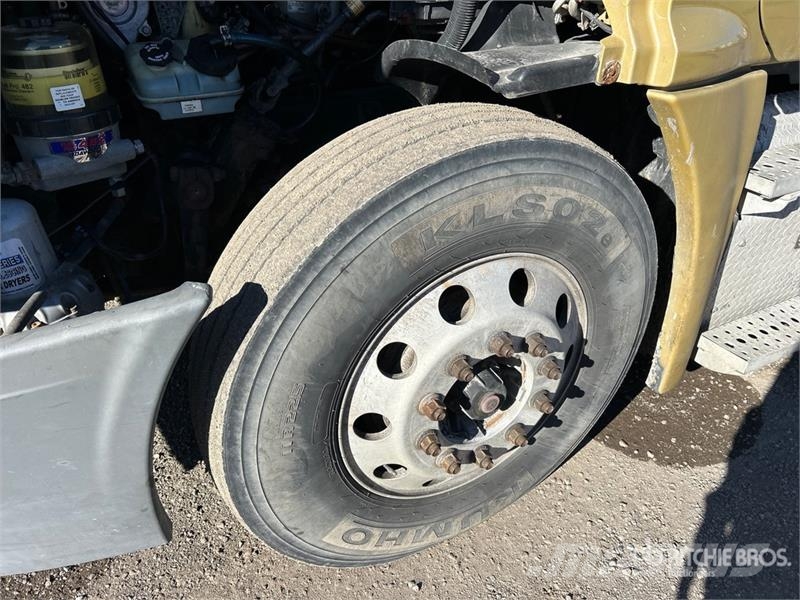 Freightliner Cascadia 125 6x4 T/A Sleeper Truck Tractor Тягачі
