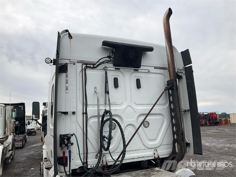 Freightliner Cascadia 125 6x4 T/A Sleeper Truck Tractor Vlačilci