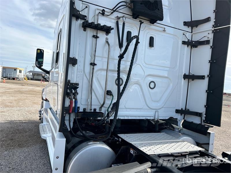 Freightliner Cascadia 126 وحدات الجر