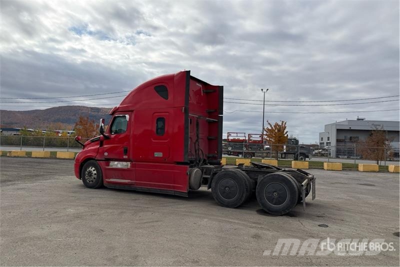 Freightliner Cascadia 126 6x4 T/A Sleeper Truck Tractor Truck Tractor Units
