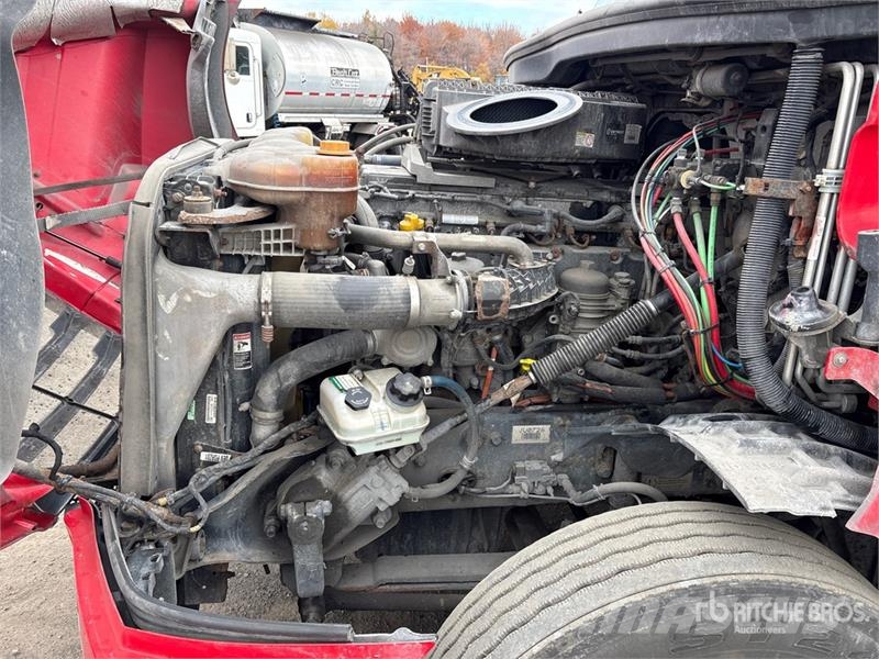 Freightliner Cascadia 126 6x4 T/A Sleeper Truck Tractor Truck Tractor Units