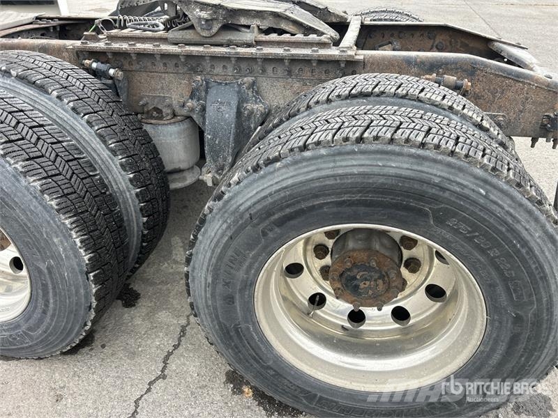 Freightliner Cascadia 126 6x4 T/A Sleeper Truck Tractor Motrici e Trattori Stradali