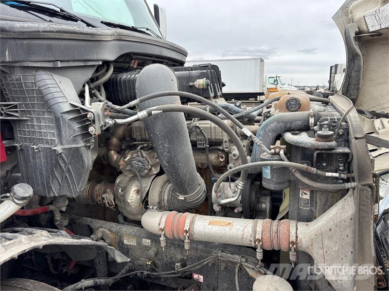 Freightliner Cascadia 126 6x4 T/A Sleeper Truck Tractor Тягачі