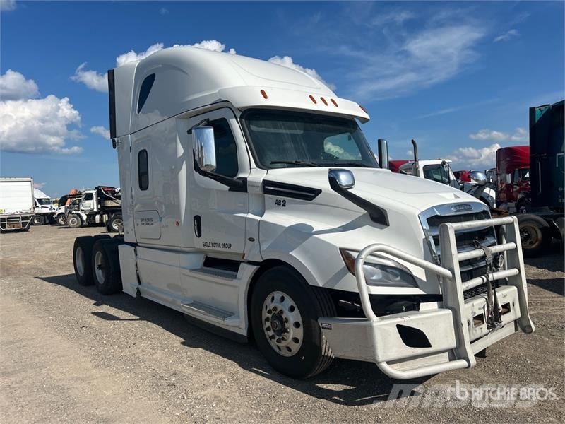 Freightliner Cascadia 126 6x4 T/A Sleeper Truck Tractor (Inoper Tegljači