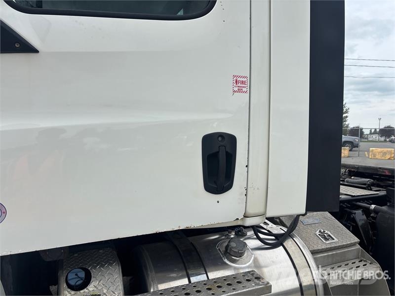 Freightliner Cascadia 126 Vetopöytäautot