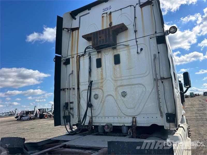 Freightliner Cascadia 125 6x2 T/A Sleeper Truck Tractor وحدات الجر