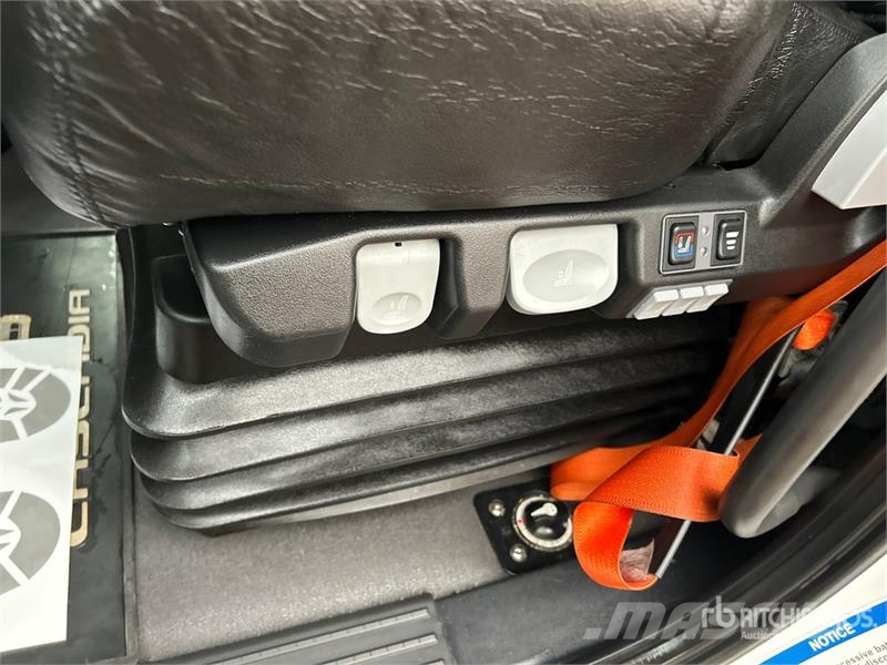 Freightliner Cascadia 126 Truck Tractor Units