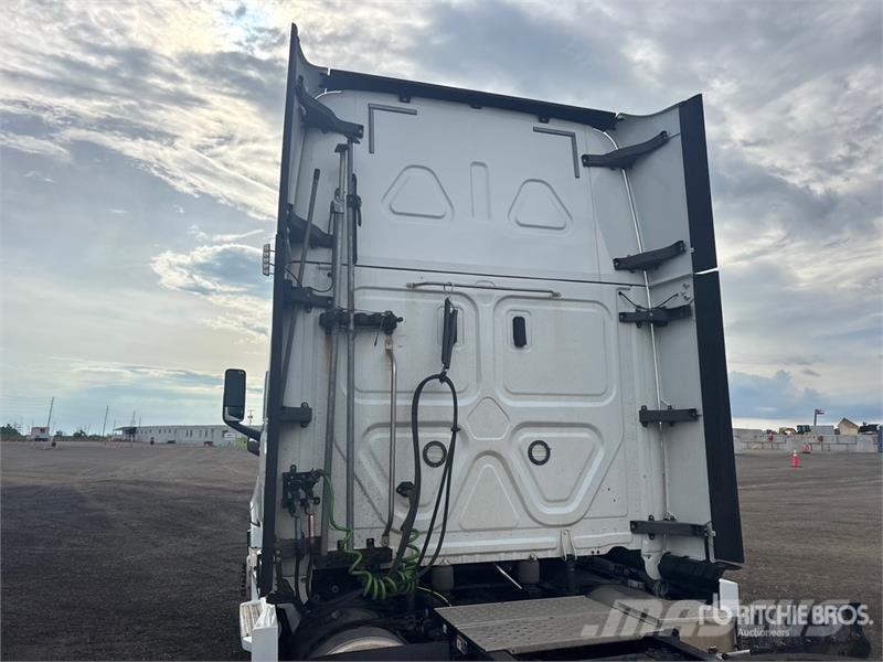 Freightliner Cascadia 126 Prime Movers