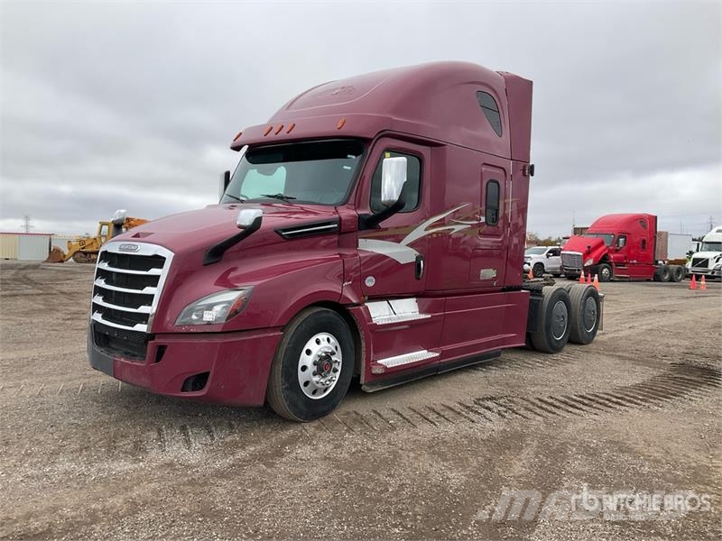 Freightliner Cascadia 126 6x4 T/A Sleeper Truck Tractor Tegljači
