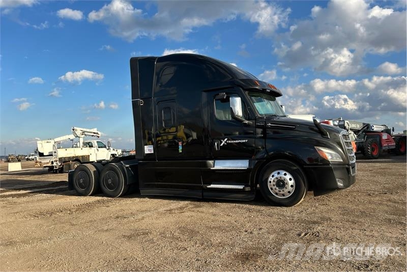 Freightliner Cascadia 126 6x4 T/A Sleeper Truck Tractor Trekkers