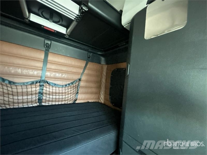 Freightliner Cascadia 126 Tractor Units