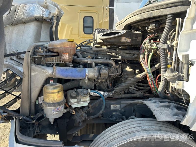 Freightliner Cascadia 126 6x4 T/A Sleeper Truck Tractor Sattelzugmaschinen