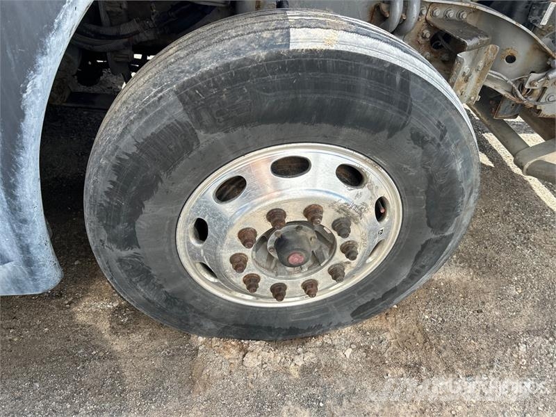 Freightliner Cascadia 125 6x4 T/A Sleeper Truck Tractor Tractor Units