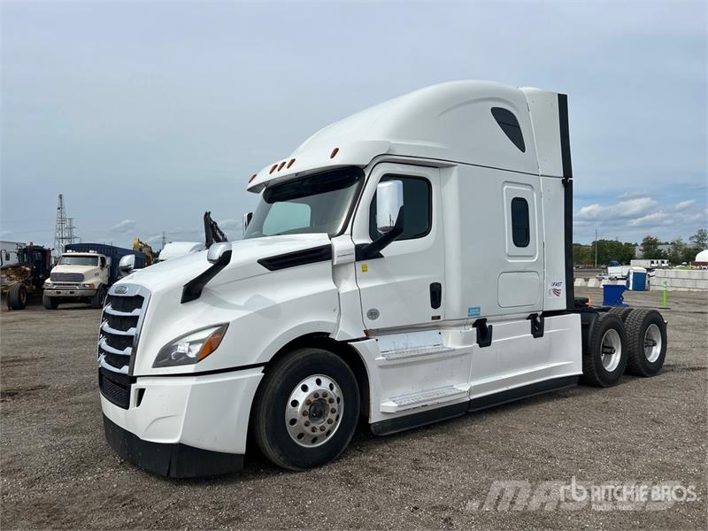 Freightliner Cascadia 126 6x4 T/A Sleeper Truck Tractor Truck Tractor Units