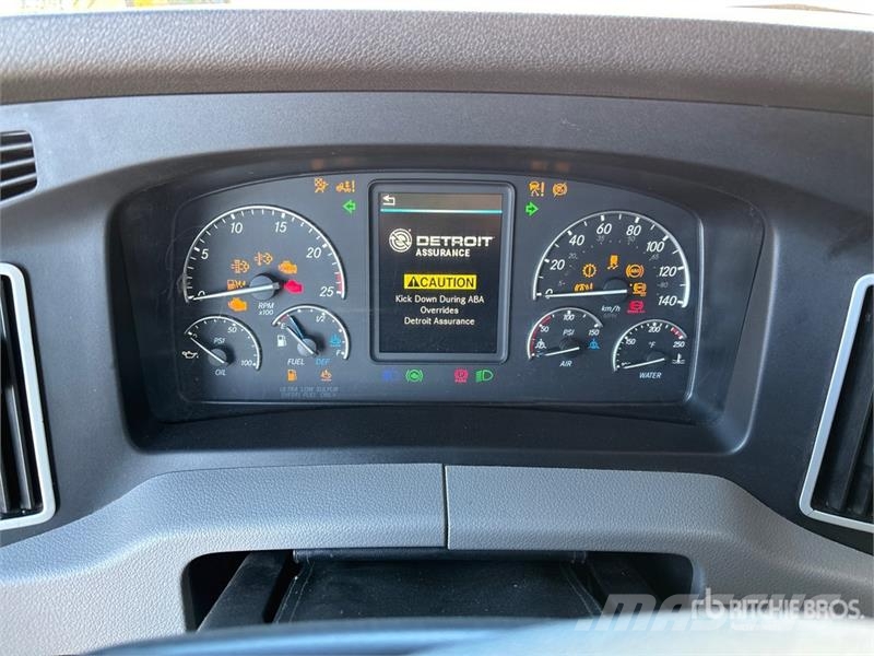 Freightliner Cascadia 126 6x4 T/A Sleeper Truck Tractor Sattelzugmaschinen