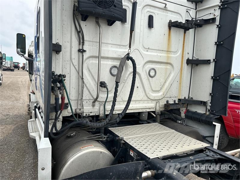 Freightliner Cascadia 126 Naudoti vilkikai