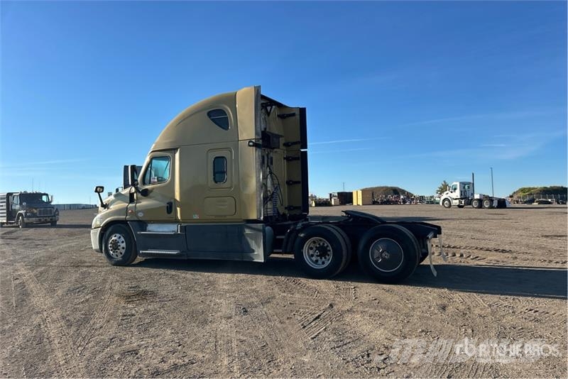 Freightliner Cascadia 125 6x4 T/A Sleeper Truck Tractor Autotractoare