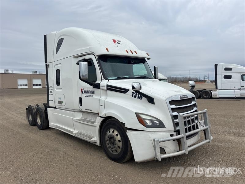 Freightliner Cascadia 126 6x4 T/A Sleeper Truck Tractor Тягачі