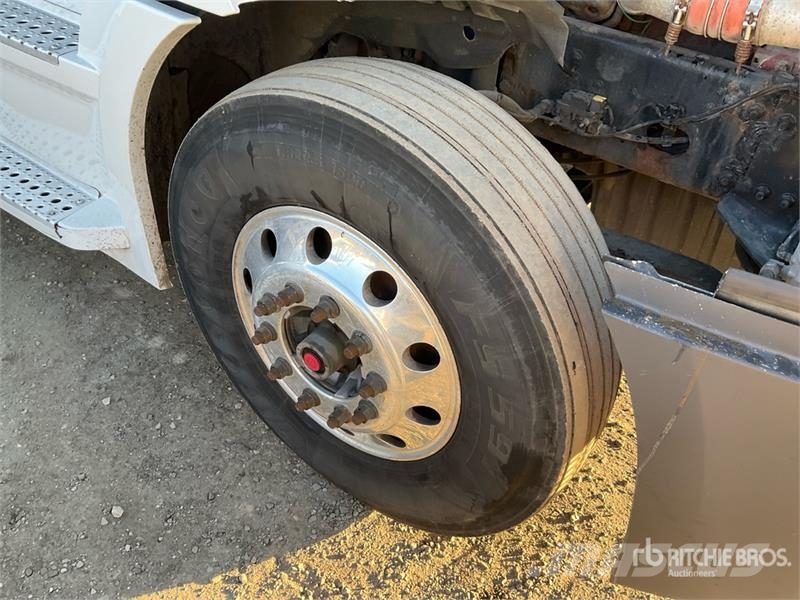 Freightliner Cascadia 126 6x4 T/A Sleeper Truck Tractor Motrici e Trattori Stradali