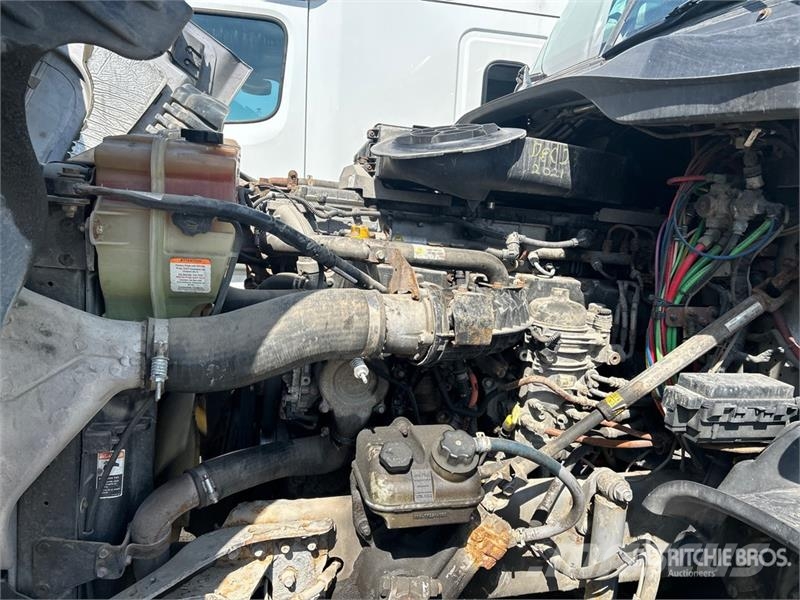 Freightliner Cascadia 125 6x4 T/A Sleeper Truck Tractor Tractor Units