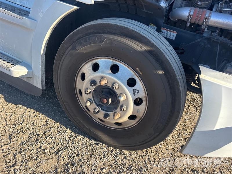 Freightliner Cascadia 126 وحدات الجر