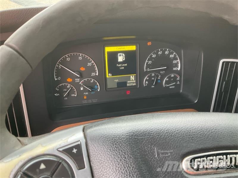 Freightliner Cascadia 126 6x4 T/A Sleeper Truck Tractor وحدات الجر