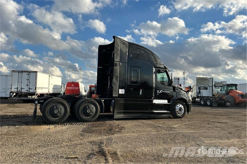 Freightliner Cascadia 126 6x4 T/A Sleeper Truck Tractor Trekkers