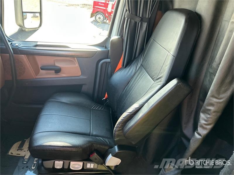 Freightliner Cascadia 126 وحدات الجر