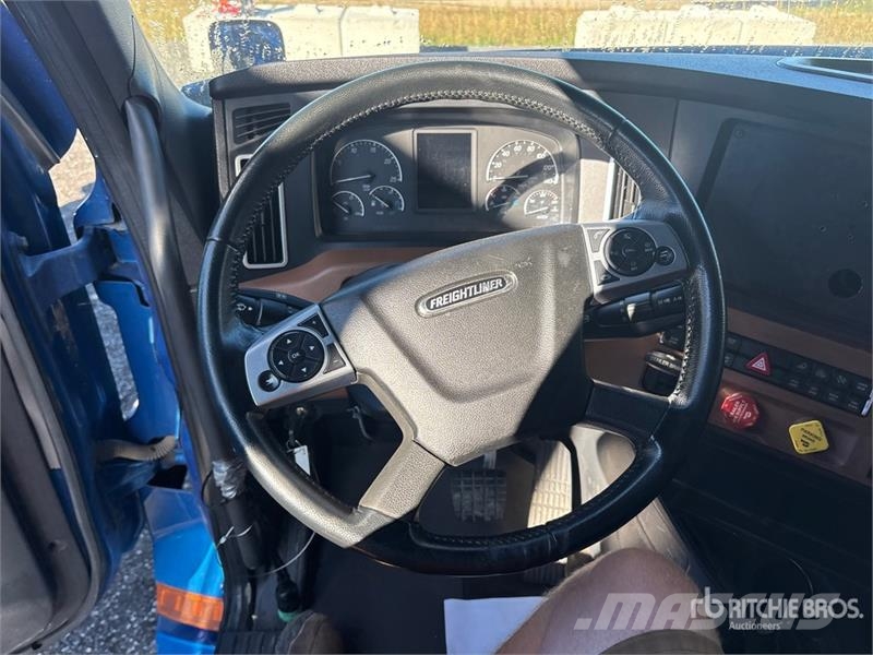Freightliner Cascadia 126 6x4 T/A Sleeper Truck Tractor Tractor Units