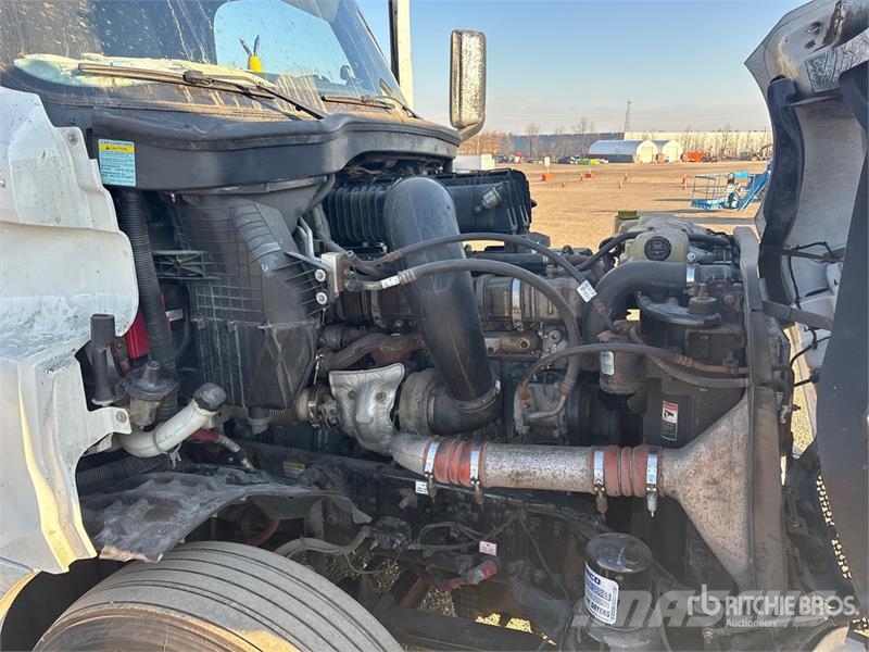 Freightliner Cascadia 126 6x4 T/A Sleeper Truck Tractor Седельные тягачи