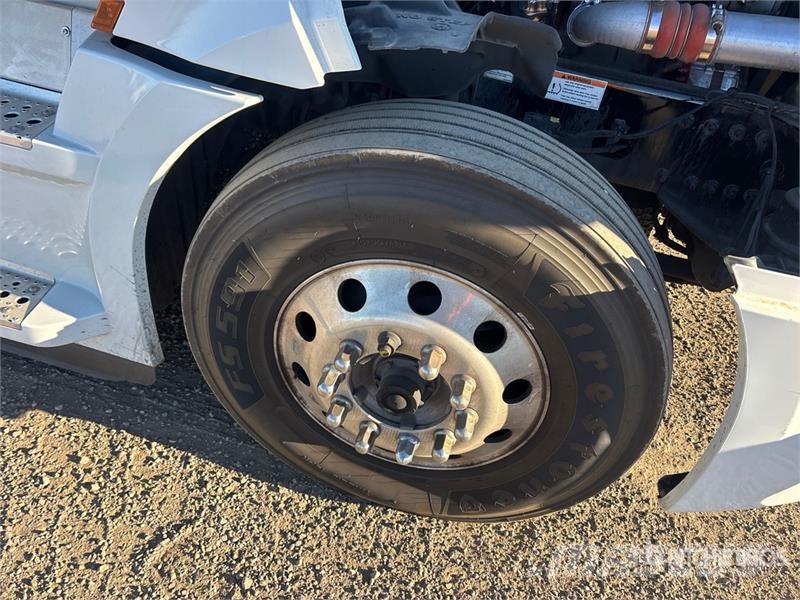 Freightliner Cascadia 126 وحدات الجر
